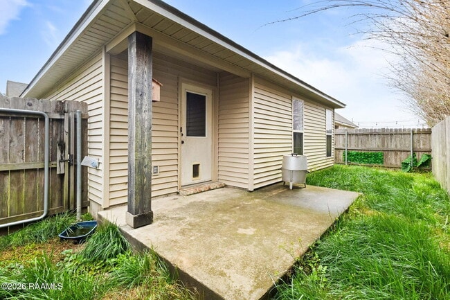 Building Photo - 122 Acacia Ln