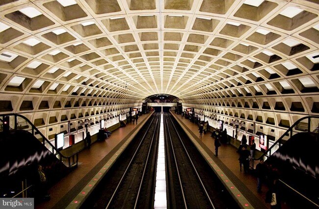 Building Photo - 2425 L St NW