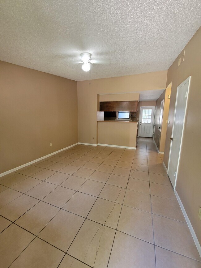 Building Photo - 5392 Dawn Ct