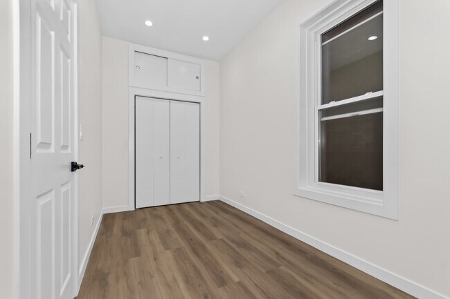 Building Photo - 1721 W Pierce Ave