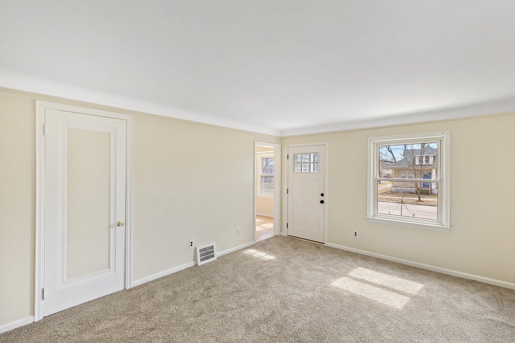 Building Photo - 23030 Beech St