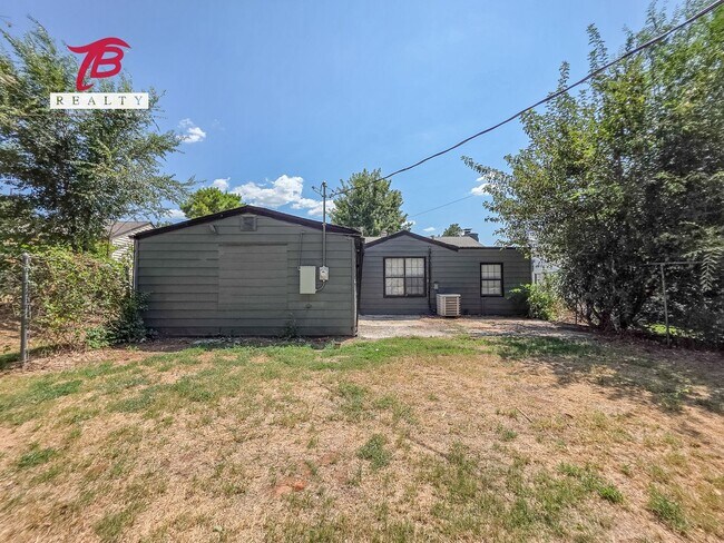 Building Photo - Charming and Newly Renovated 4-Bedroom Hom...