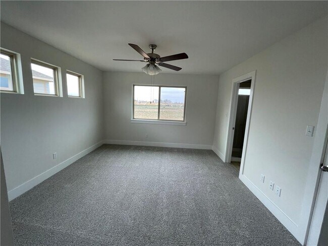 Building Photo - 526 White Steppe Way