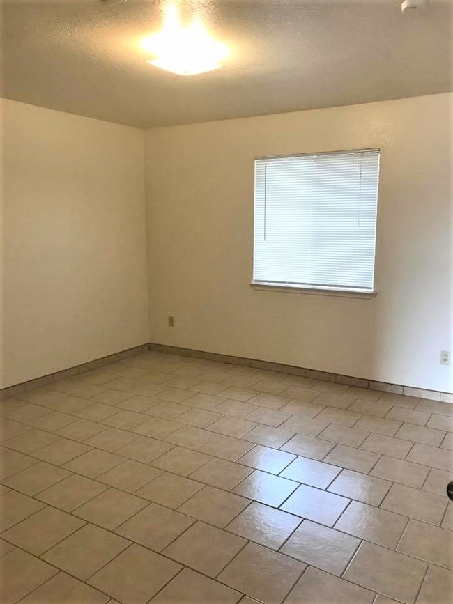 Good size room - 2609 Dona Ana Rd