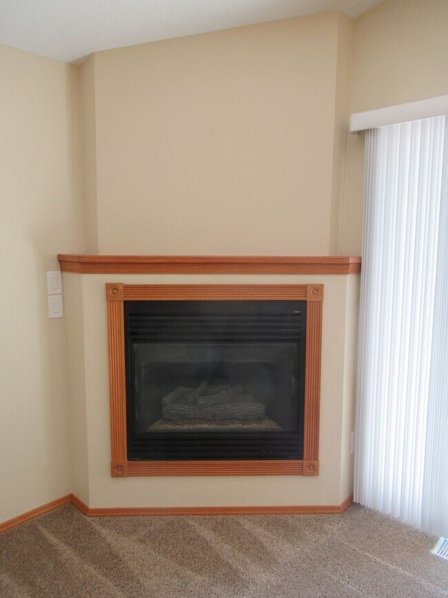Building Photo - Split Level Two Bedroom Duplex