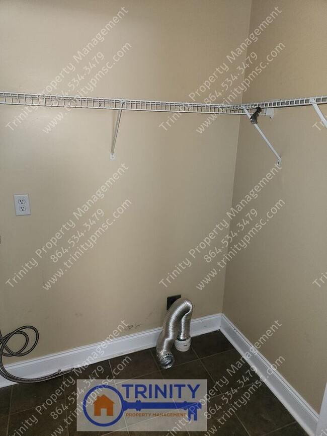 Building Photo - Holiday Move in Special! 3-Bedroom, 2-Bath Beauty Available Now!