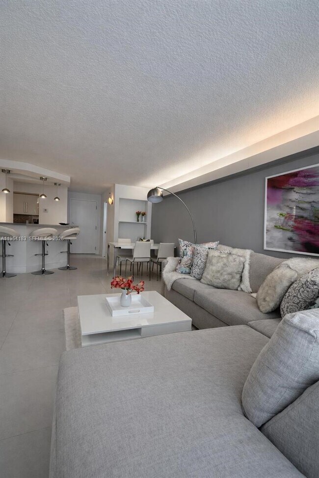 Building Photo - 6917 Collins Ave