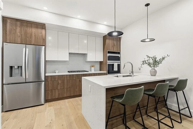 Building Photo - 47 Condor St