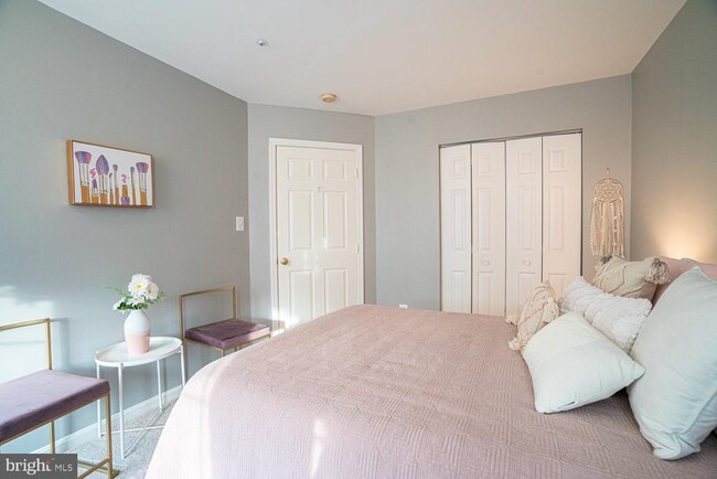 Building Photo - 4777 Thornbury Dr
