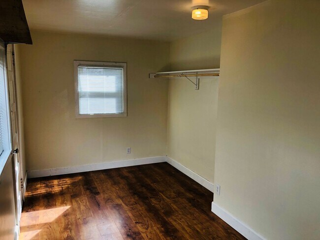 Building Photo - Freshly updated 3 bedroom 1 bath house off of River Rd.