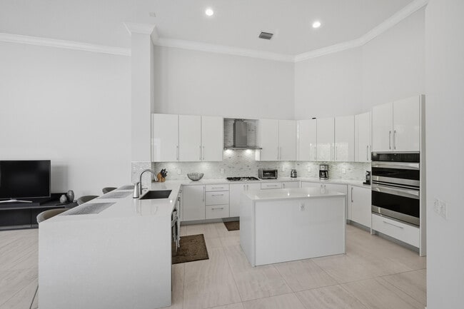 Building Photo - 5006 NW 24th Cir