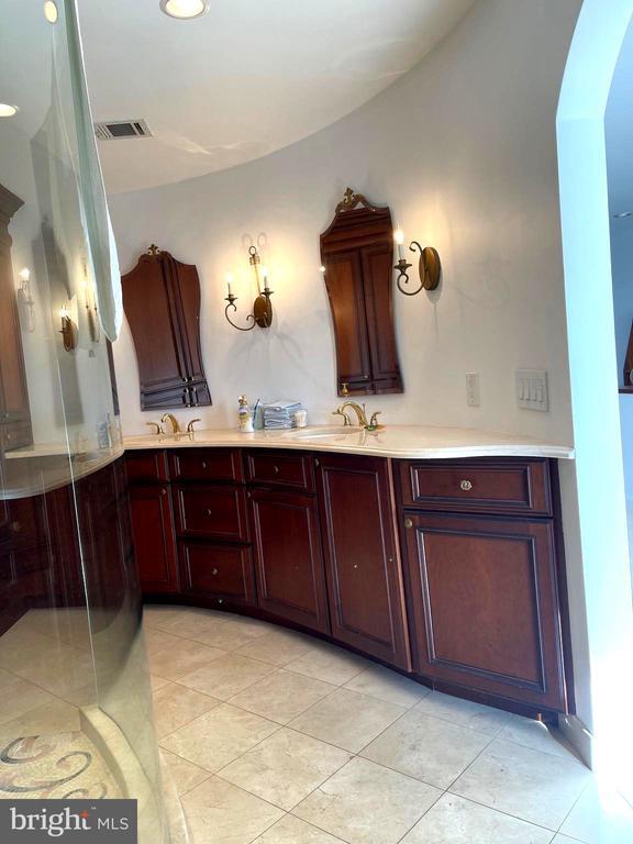 Building Photo - 28 Main St