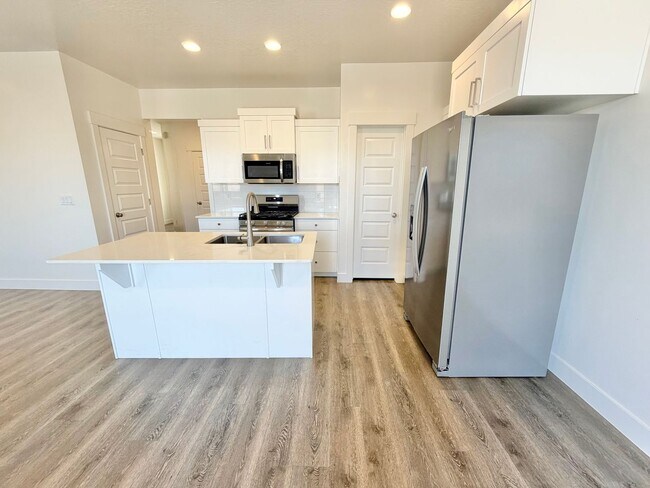 Building Photo - 2375 E Luciano Ln