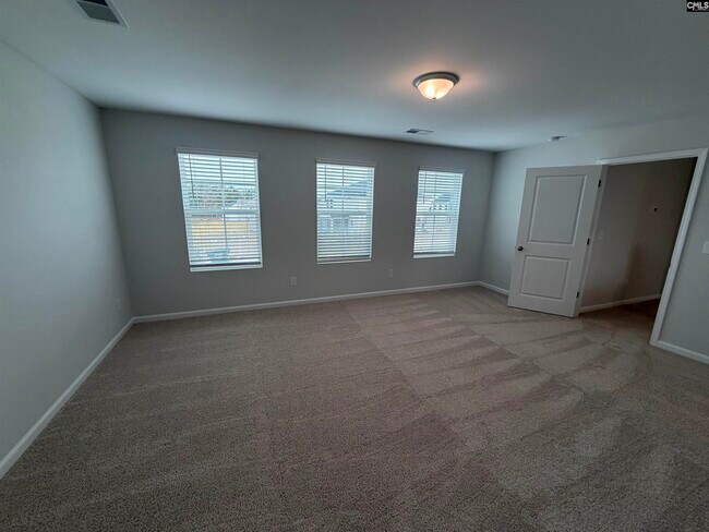 Building Photo - 3040 Hallsdale Dr