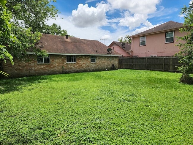 Building Photo - 4518 Oak Shadows Dr