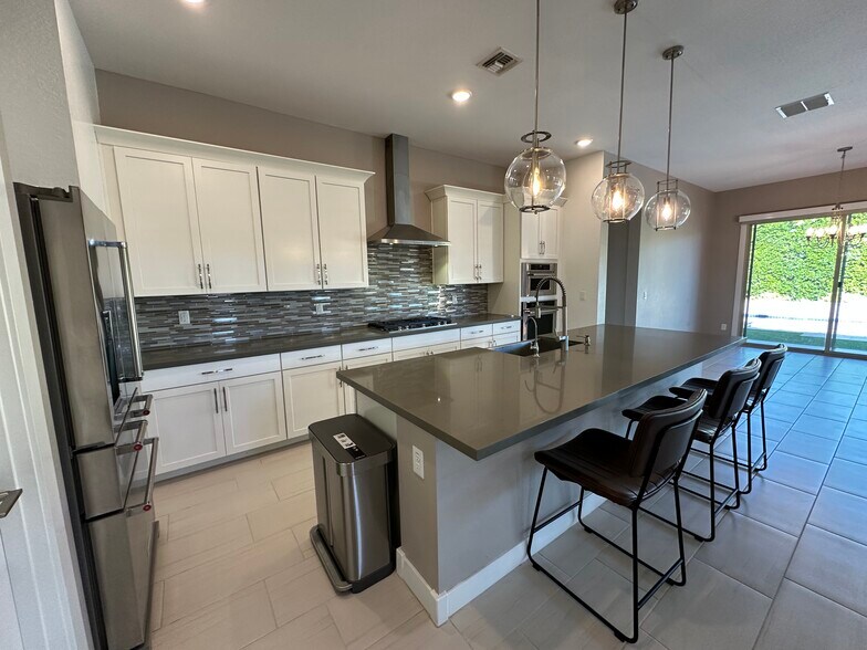 Building Photo - 1140 E Cherrywood Pl