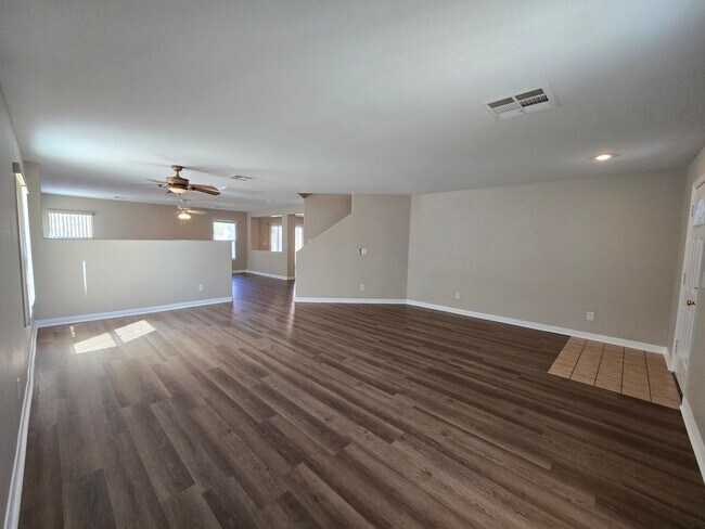 Building Photo - ****Two Weeks FREE RENT **** A Spacious 4 Bedroom House in Iron Mountain Ranch