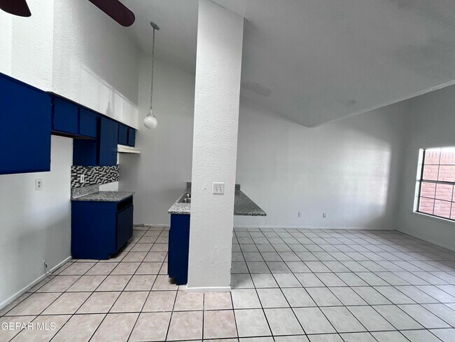 Building Photo - 5524 Oakbriar Cir