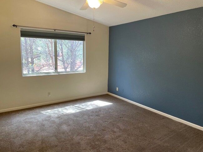 Building Photo - $1,000 MOVE IN CREDIT OFFERED!