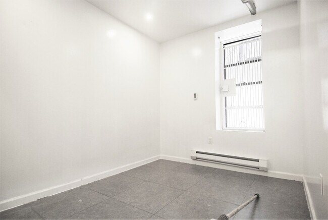 Building Photo - Amsterdam Avenue