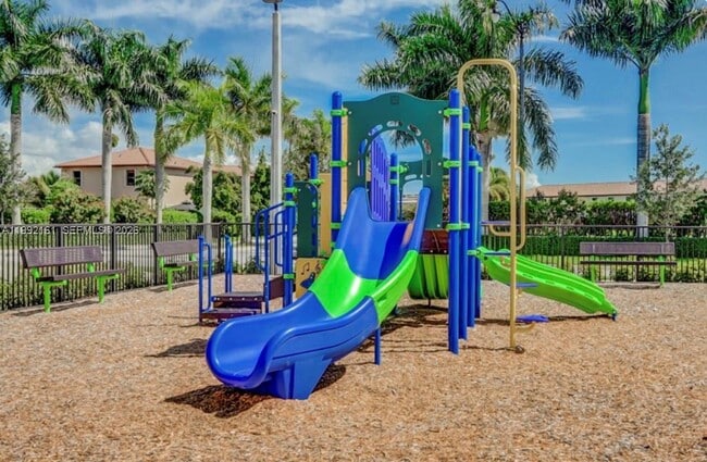 Building Photo - 680 SE 13th Ct