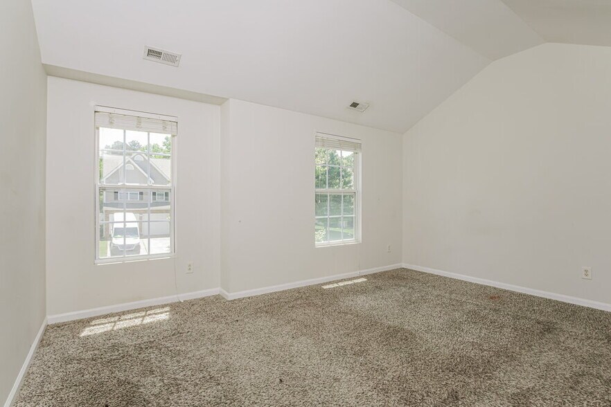 Building Photo - 3771 Burtons Barn St