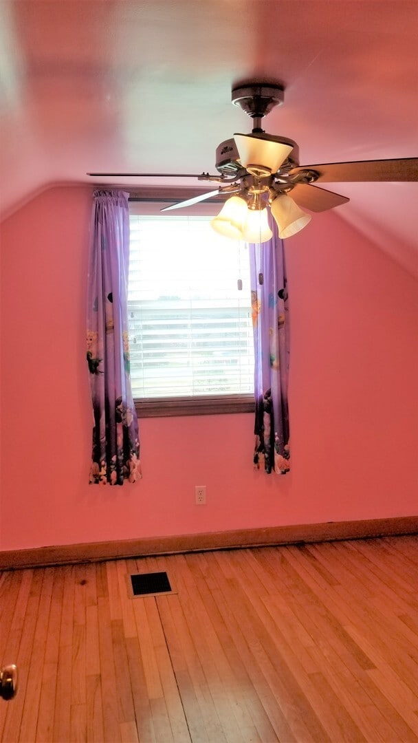 Building Photo - CHECK ME OUT!  3 Bedrooms, 2 Full Baths, B...