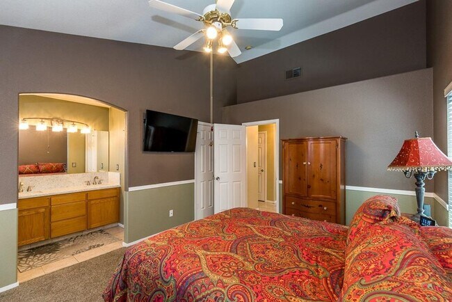 Building Photo - Updated 3/2 Cambridge Near Clovis North