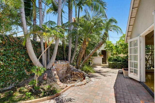 Building Photo - 2705 E Jacaranda Ave