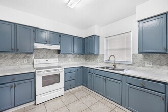 Building Photo - Two Bedroom Duplex in Bonita Springs