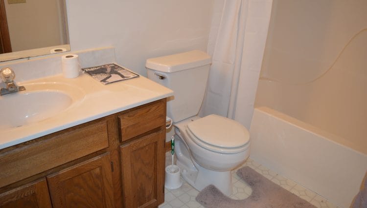 Building Photo - 5694 Claredon Dr
