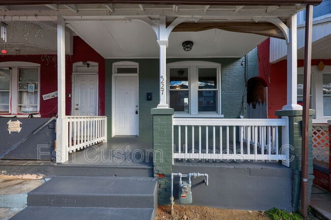 Building Photo - 227 S Ann St