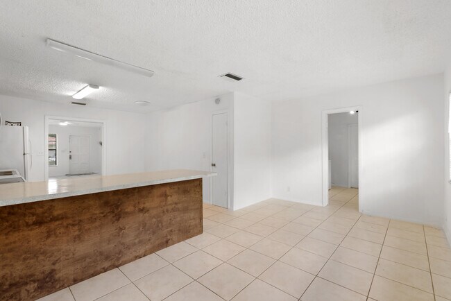 Building Photo - 4108 NW 79th Ave