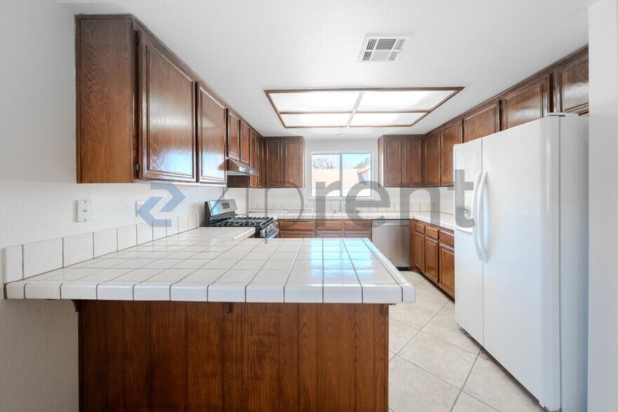 Building Photo - Unit