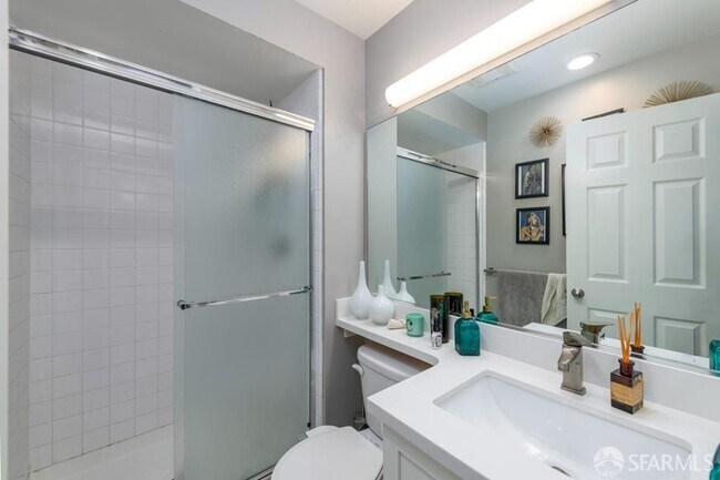 Building Photo - 2075 Sutter St