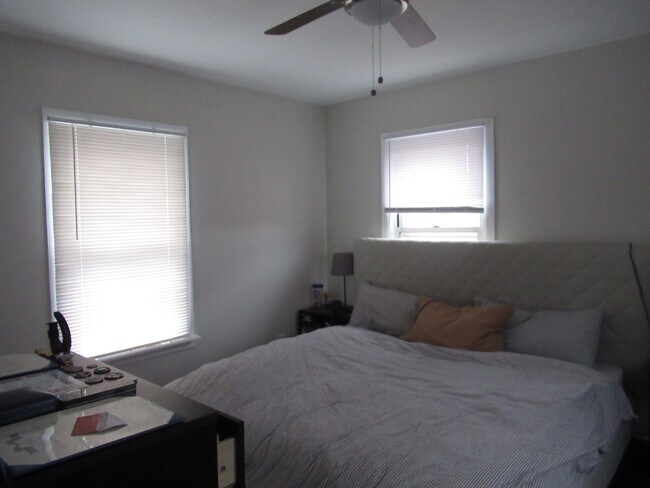 Building Photo - Beautifully updated and Spacious!  2 Bed H...
