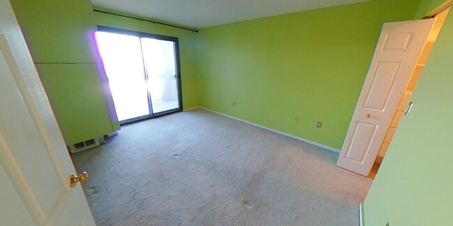 Building Photo - Modern 1bd with great skyline views - NO B...