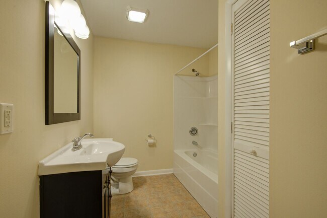 Building Photo - COMING SOON! Charming 3 Beds and 1 Bath Ra...
