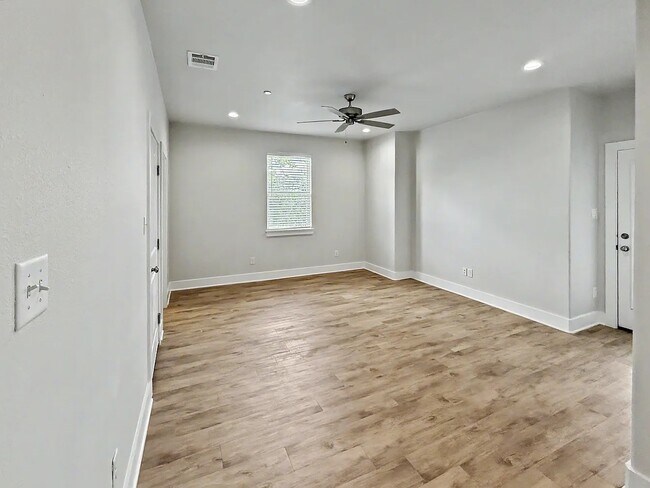 Building Photo - 202 Park Pl