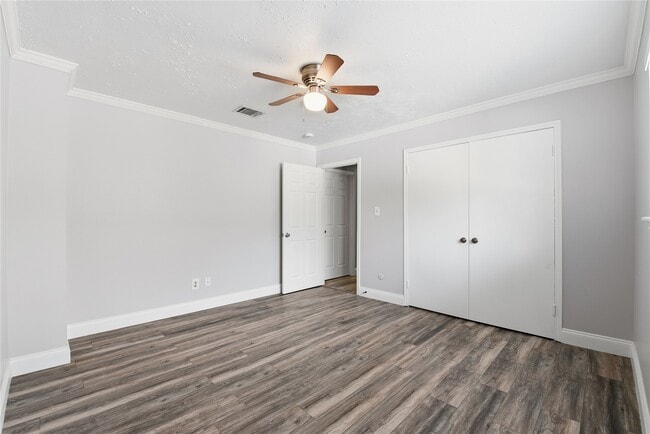 Building Photo - 1406 Grand Valley Dr