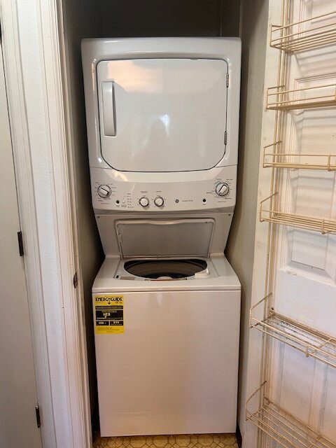 Building Photo - 1 Bedroom / 1 Bathroom Condo! Garage! Washer & Dryer Included! Move In Special!!! $500 off first ...