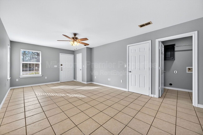 Building Photo - 1021 Rice St