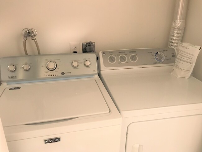 Building Photo - 1533 Riverside Ave