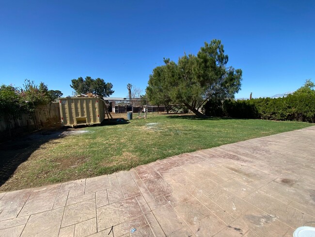 Building Photo - Single story 4 Bedroom for Lease Jurupa Va...