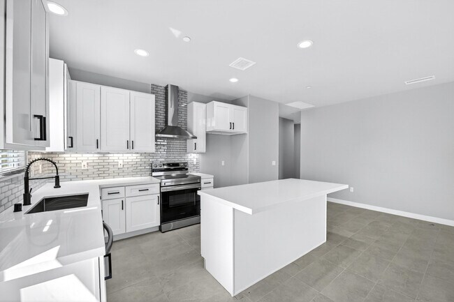 Building Photo - 66274-274 Hacienda Ave