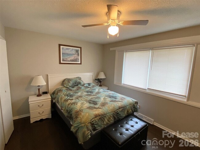 Building Photo - 3315 Erskine Dr
