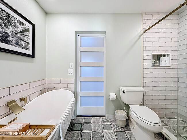 Building Photo - 2009 Seminole Rd