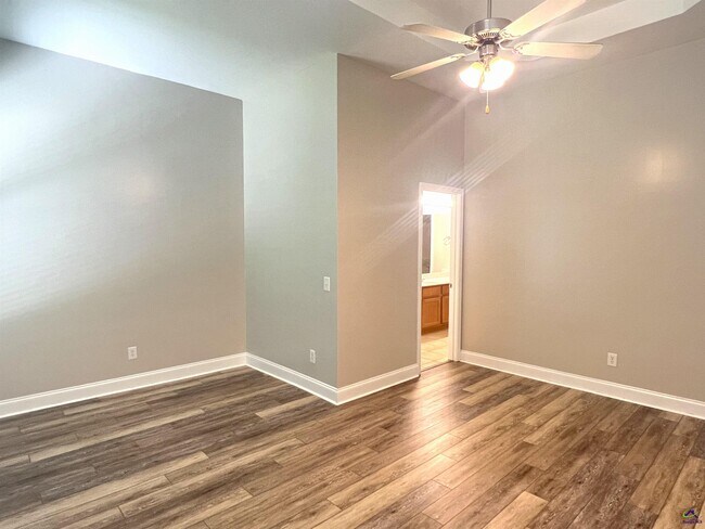 Building Photo - 760 Ivy Brook Way