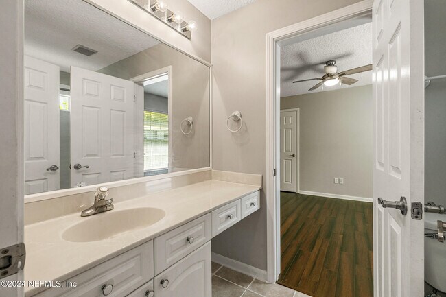 Building Photo - 1892 Vista Lakes Dr