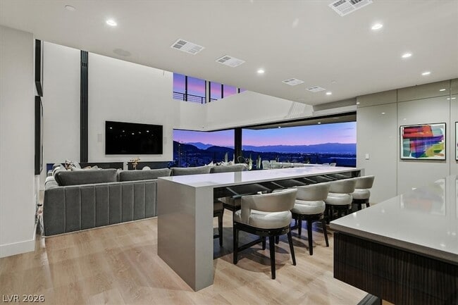 Building Photo - 807 Magnum Cliff Ct